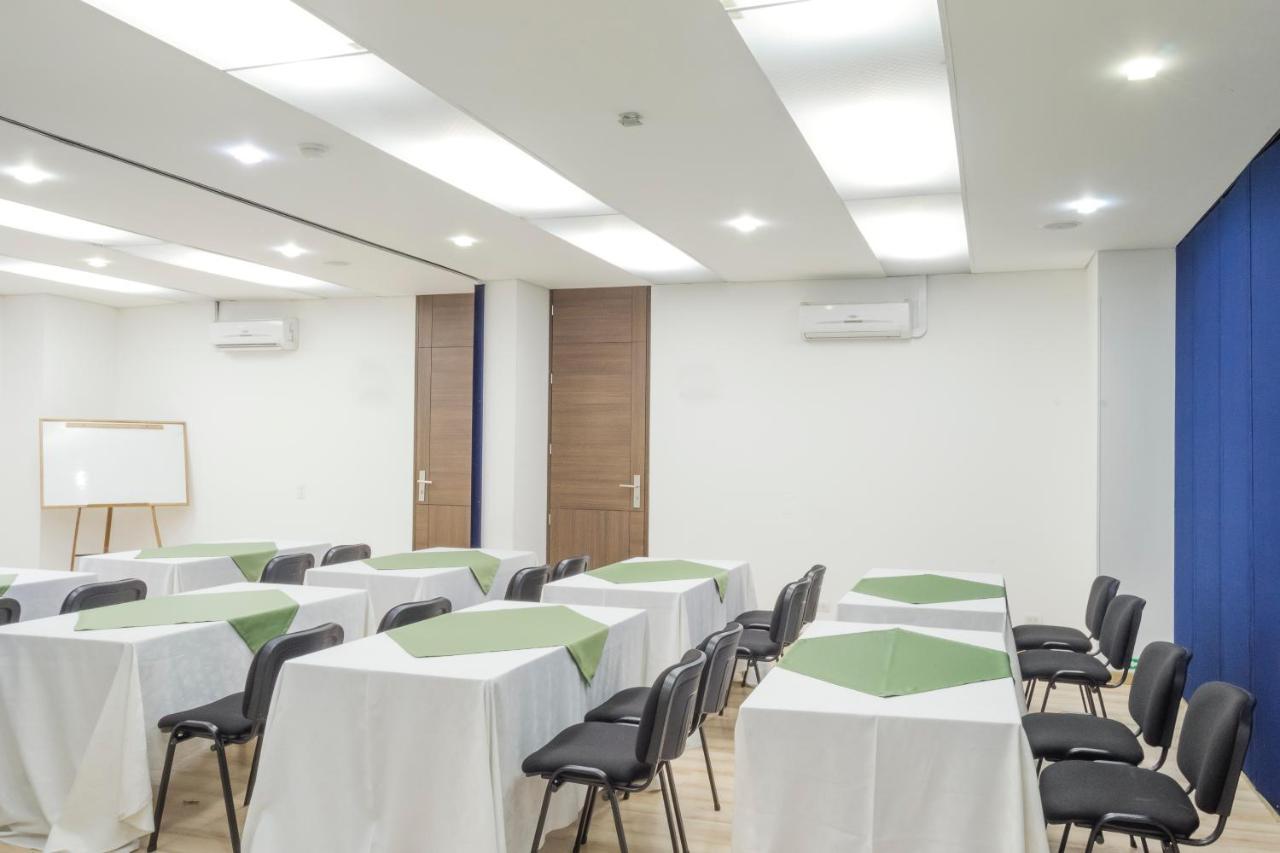 Hotel Apartamentos Regency La Feria Богота Екстериор снимка